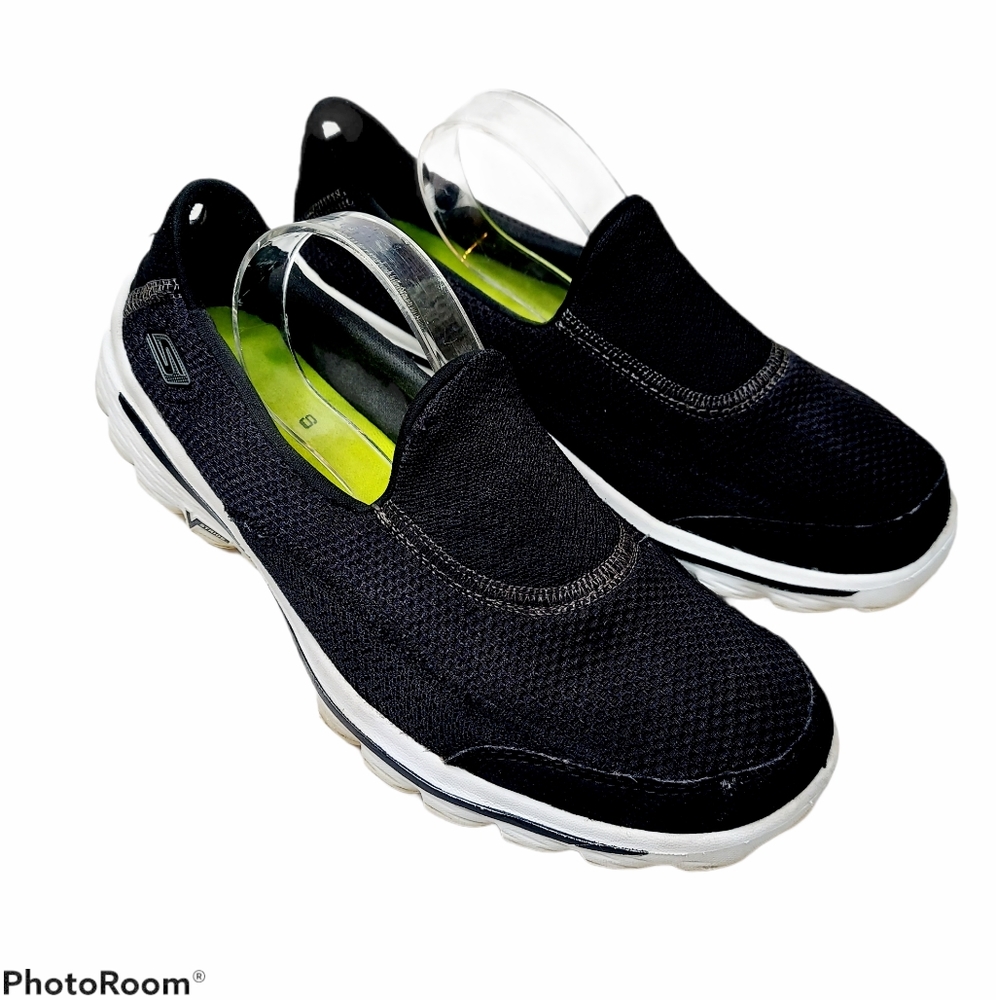 Skechers Women’s GO Walk 5 Shoes, 8 M US, Black Wh